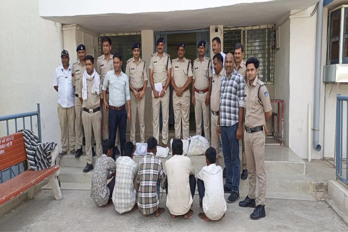 Five accused arrested for plotting a robbery; a jewelry shop and a petrol pump were the targets.