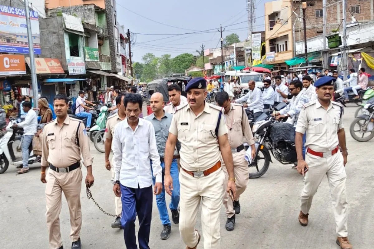 Terror at knifepoint: Two youths targeted within an hour; accused of robbery and extortion paraded publicly.