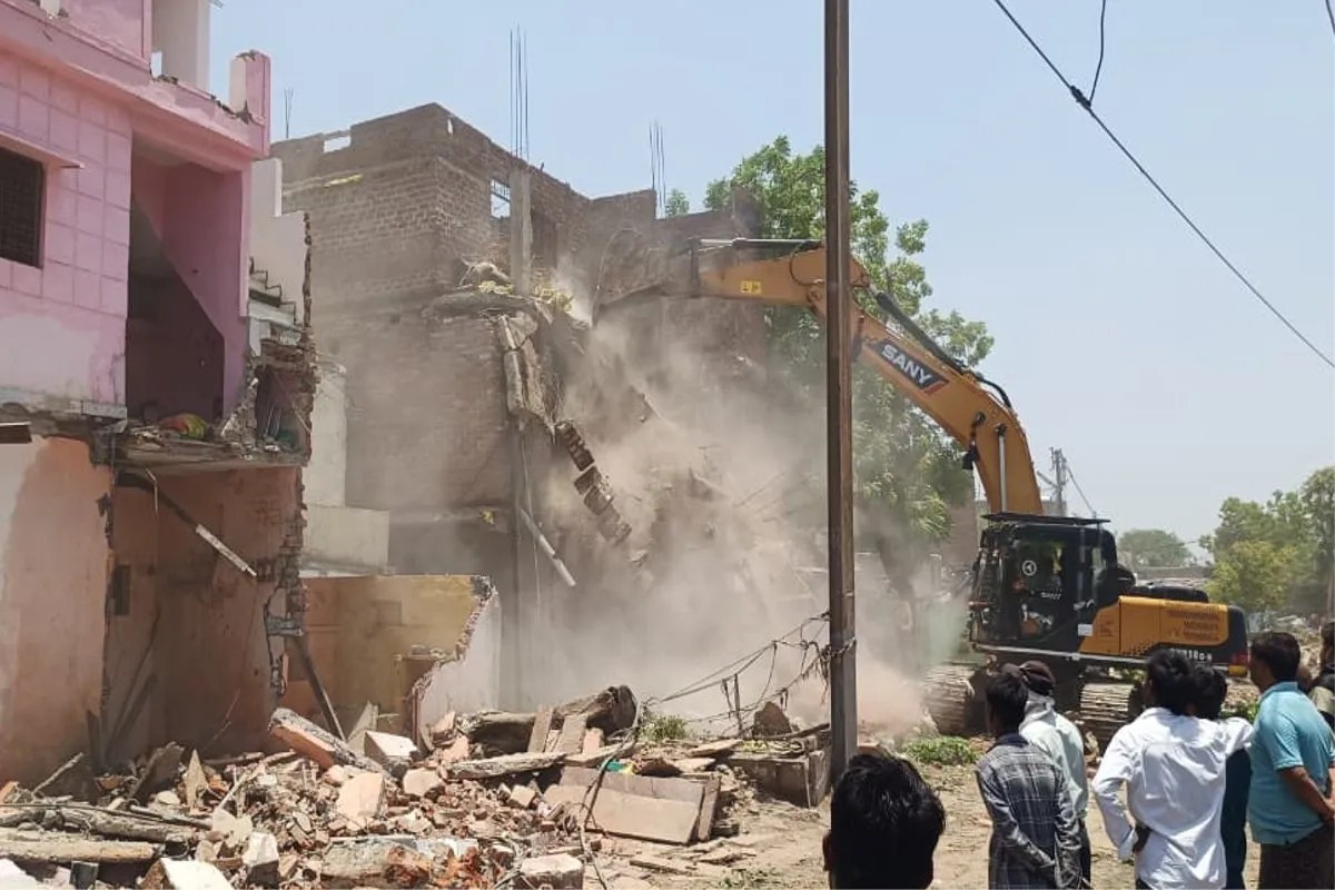Homes destroyed, tears well up in eyes: Dozens of houses demolished in Railway action.