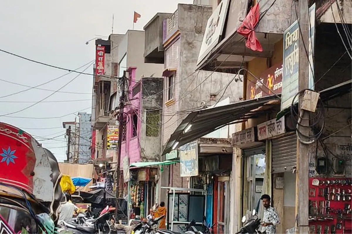 Tin sheds installed in front of shops are inviting accidents; officials are paying no heed.