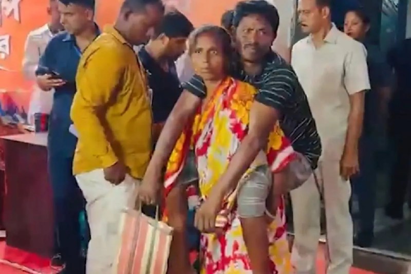 Woman carries disabled husband on back to Suvendu's Janata Darbar