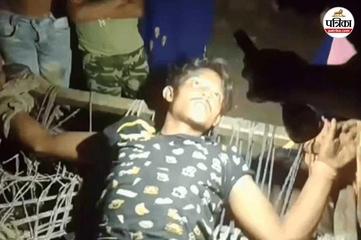 amroha youth tied to charpai beaten over mobile theft video