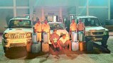 बालोद जिले में डीजल की किल्लत के बीच ट्रकों से डीजल चोरी करने वाले गिरोह का बालोद पुलिस ने पर्दाफाश किया है। पुलिस ने मामले में दो आरोपियों को गिरफ्तार किया है, जबकि उनका एक साथी फरार हो गया।