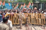 MP Youth Congress Protest over Polluted Smelly Water pot breaking on the TI head