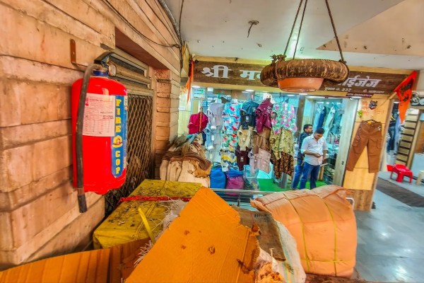 fire extinguisher not working in bazar