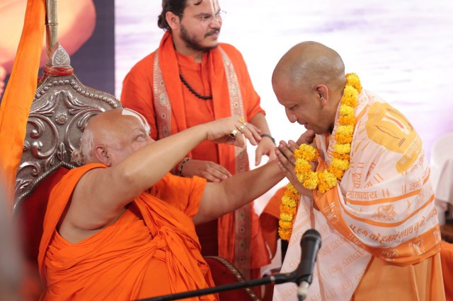 योगी आदित्यनाथ को बताया अपवाद