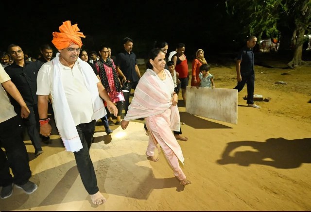 जनता के बीच पहुंचे सीएम, हाथ जोड़कर की 'रामा-श्यामा'