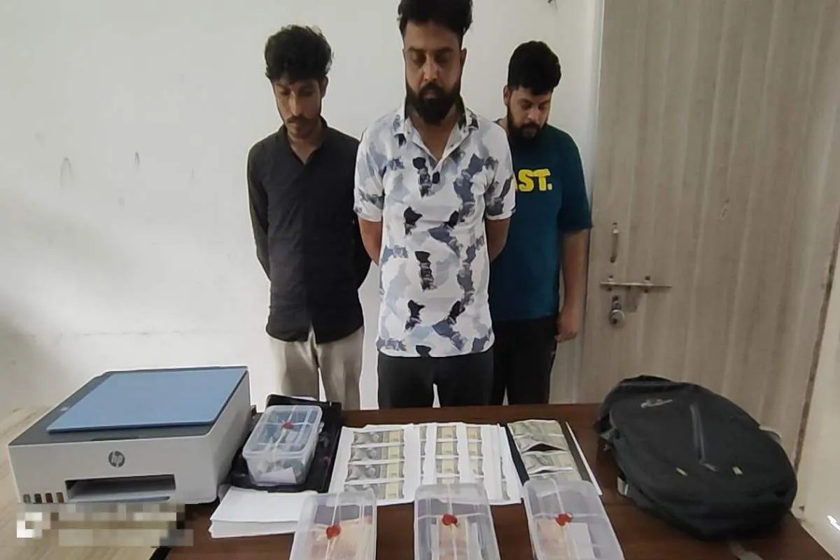 200 रुपये के एक जाली नोट ने बिगाड़ा पूरा खेल, इंदौर में पकड़ाई नकली नोटों की फैक्ट्री | Fake Currency Printing Machine Home 200 Rupee Note Busted