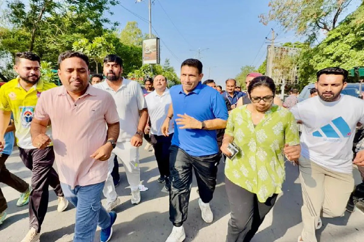 Jitu Patwari ran with the youth early in the morning in Gwalior