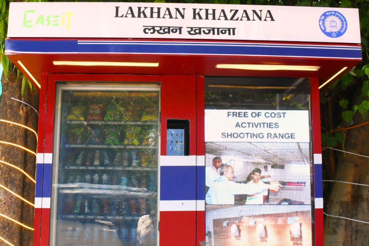 लखनऊ मंडल कार्यालय में लगी बेंडिंग मशीन फोटो सोर्स रेल विभाग