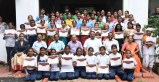 धारवाड़ स्थित पुरुषोत्तम दास टंडन सभागार में आयोजित अंतरराष्ट्रीय योग दिवस एवं विश्व संगीत दिवस समारोह के दौरान उत्कृष्ट प्रदर्शन करने वाले विद्यार्थियों को प्रशस्ति पत्र प्रदान कर सम्मानित किया गया।