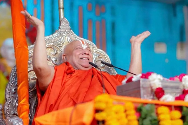 प्रेमानंद महाराज युवाओं को धर्म से जोड़ रहे, मंदिरों में वीआईपी संस्कृति का करता हूं विरोध: जगद्गुरु रामभद्राचार्य
