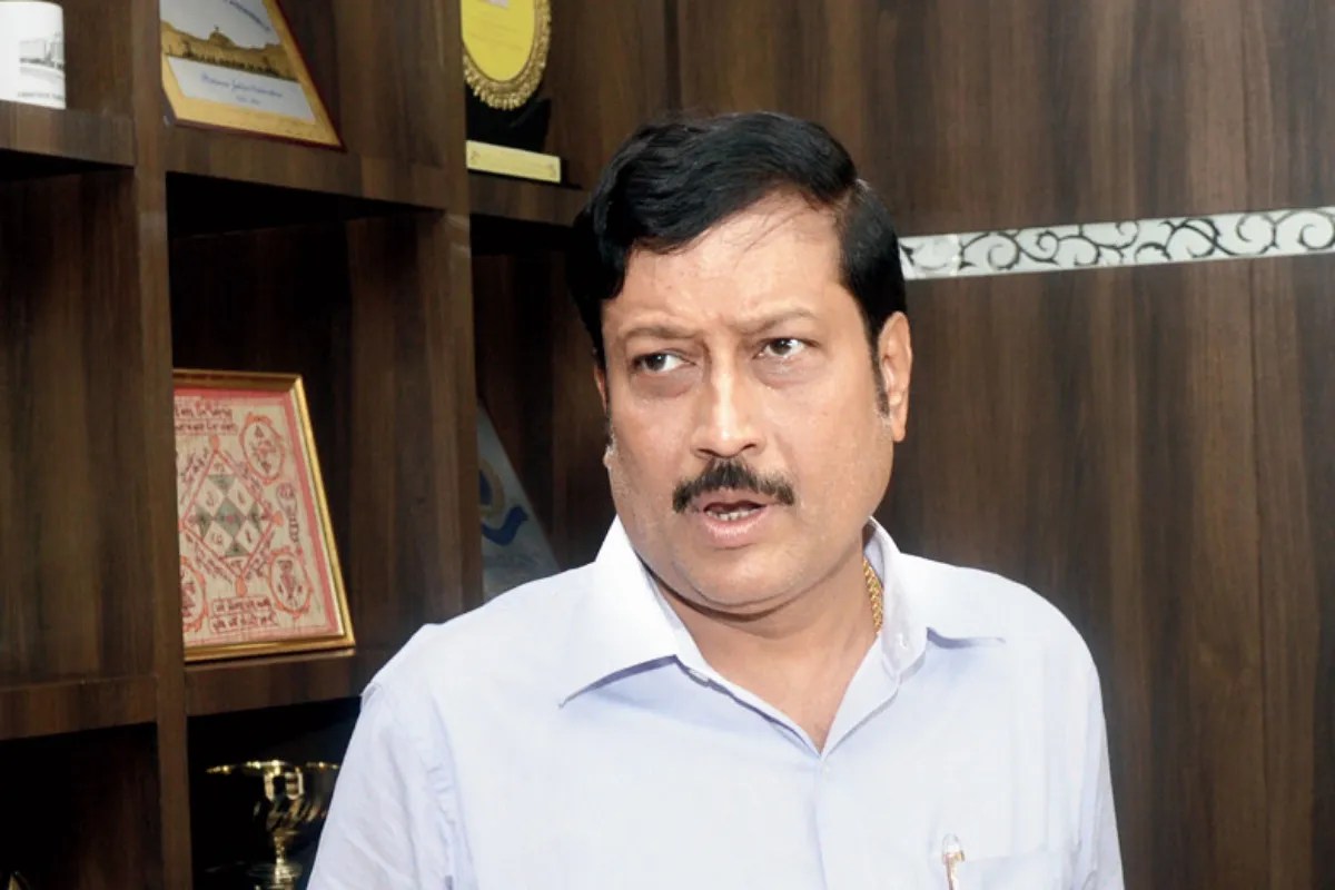 टीएमसी को लगा एक और झटका, पूर्व मेयर और दो बार के 