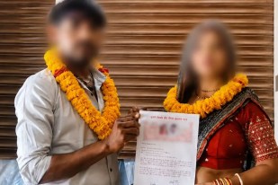 पहचान और गोपनीयता की सुरक्षा के लिए इस तस्वीर में चेहरों को धुंधला कर दिया गया है।