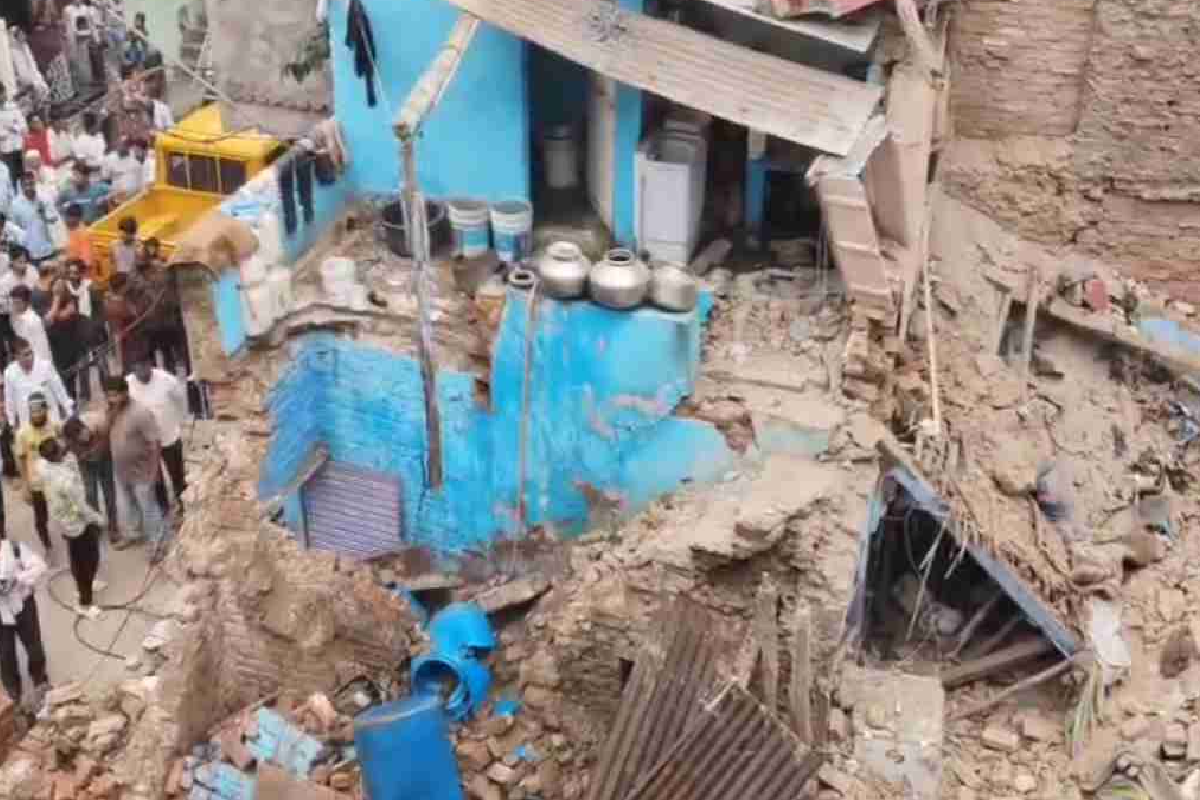 उज्जैन के हम्मालवाडी में दो मंजिला बिल्डिंग गिरी
