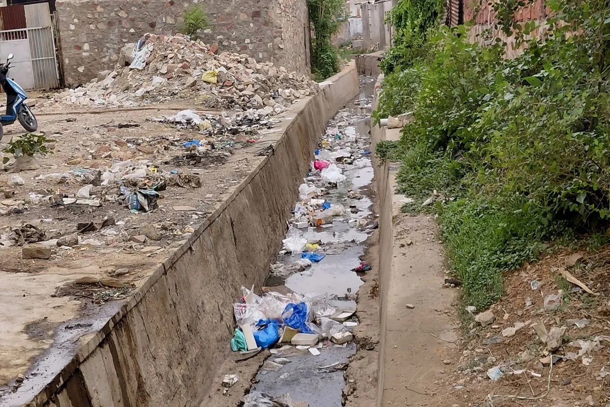 Nagaur: The condition of the drain running from Vijayvallabh Square to Samas Talab.