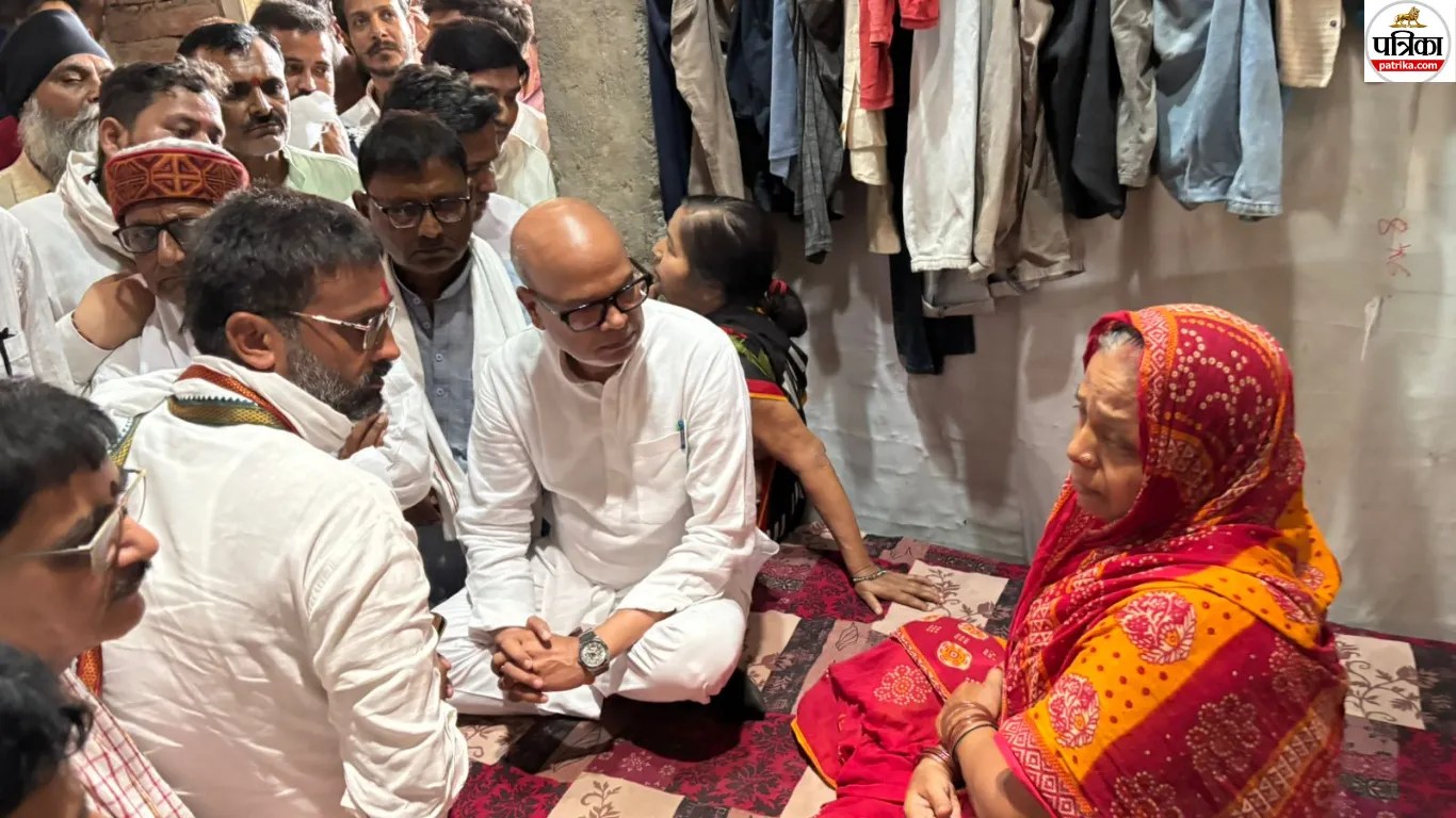 भरत भूषण तिवारी की मां के साथ राजेश राम