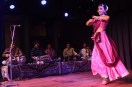 कलाकार की प्रस्तुतियों पर दर्शकों की तालियां उनका हौसला बढ़ाती रहीं।