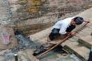 बारिश के कारण नरसिंहपुर नगर के आधा दर्जन से अधिक स्थानों पर जलभराव की स्थिति बन गई। नगर पालिका की सफाई टीम छाता और रेनकोट के सहारे पूरे दिन जल निकासी व्यवस्था सुधारने में जुटी रही।