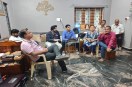 करीब दो माह पूर्व गाडरवारा नगरपालिका से सेवानिवृत्त हुए सहायक राजस्व निरीक्षक योगेंद्र ढिमोले के एमपीईबी कॉलोनी स्थित आवास एवं लखनादौन के आवास पर आर्थिक अपराध प्रकोष्ठ (ईओडब्ल्यू) जबलपुर की तीन टीमों ने दबिश दी।