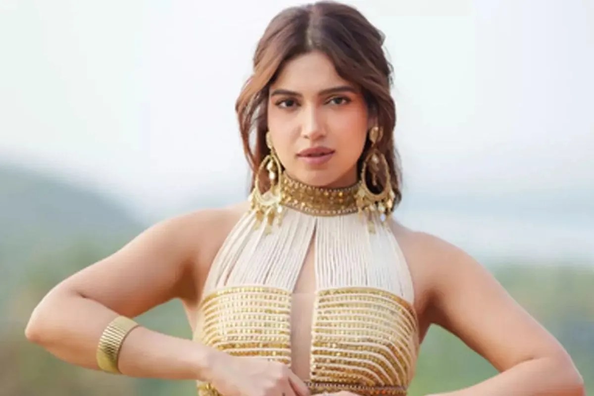 Bhumi pednekar trolled after sharing shivling puja during sawan people got angry actress wearing sunglasses