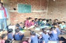 बीआरसी-जनशिक्षक ने वर्षा से सुधार कार्य नहीं होने से बदहाल स्कूल की हालत देखी। टीम को यहां ग्राम के रामदास यादव के बिना छपाई वाले कमरे में बच्चों को शिक्षक पढ़ाते हुए मिले। बच्चों के भविष्य की चिंता में रामदास ने ही शिक्षकों को कमरे की जगह दी है ताकि जगह की कमी से बच्चों की पढ़ाई चौपट न हो।