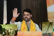 प्रदेश कार्यालय में पदभार ग्रहण से पहले शक्ति प्रदर्शन, कड़ी धूप में फंसे रहे हजारों राहगीर; वीआईपी संस्कृति पर उठे सवाल (फोटो सोर्स : भाषा संवाद WhatsApp News Group)