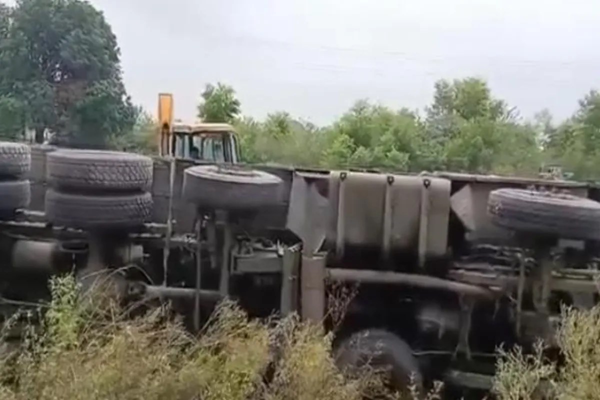 पलटा ट्रक फोटो सोर्स पत्रिका