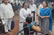 स्वास्थ्य टीम और महिला फोटो सोर्स रेल विभाग