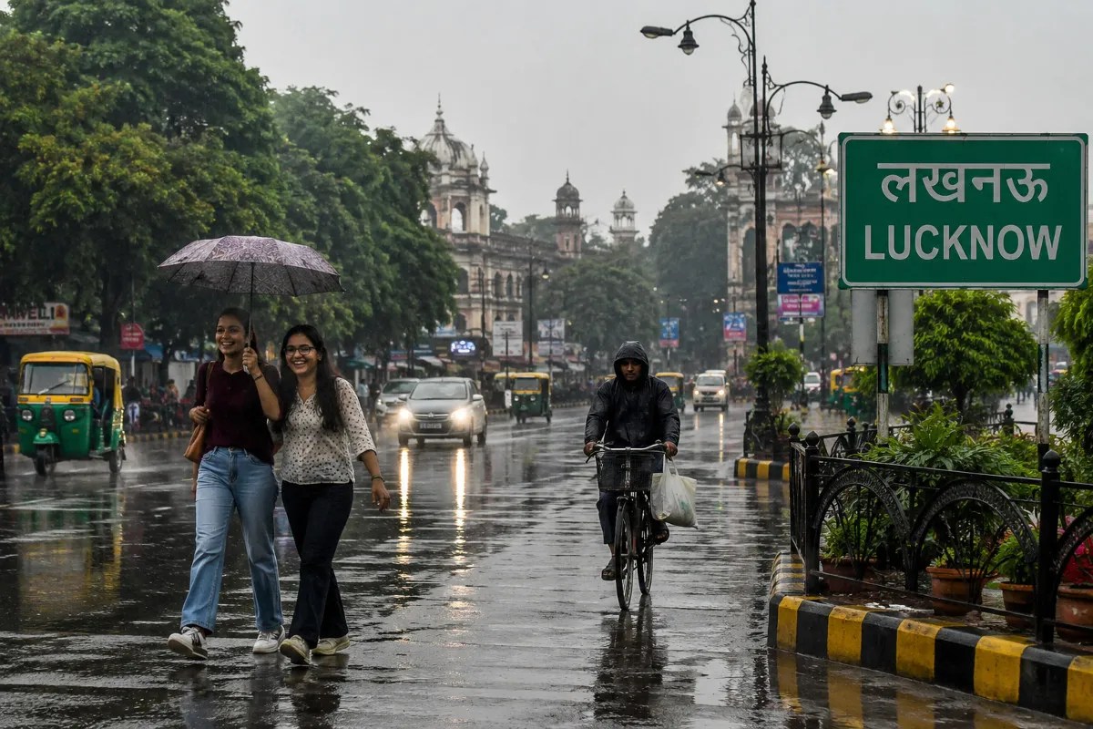 अगले तीन घंटे बारिश, आंधी और बिजली का अलर्ट (फोटो सोर्स : AI)