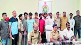 पिनकापार क्षेत्र के ग्राम संबलपुर नाहंदा में देर रात घर में घुसकर सो रहे व्यक्ति पर जानलेवा हमला करने वाले 6 आरोपियों को बालोद पुलिस ने 24 घंटे में गिरफ्तार कर लिया।