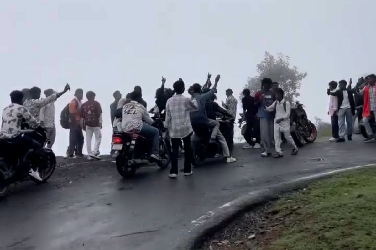 Bikers gang in Mainpat
