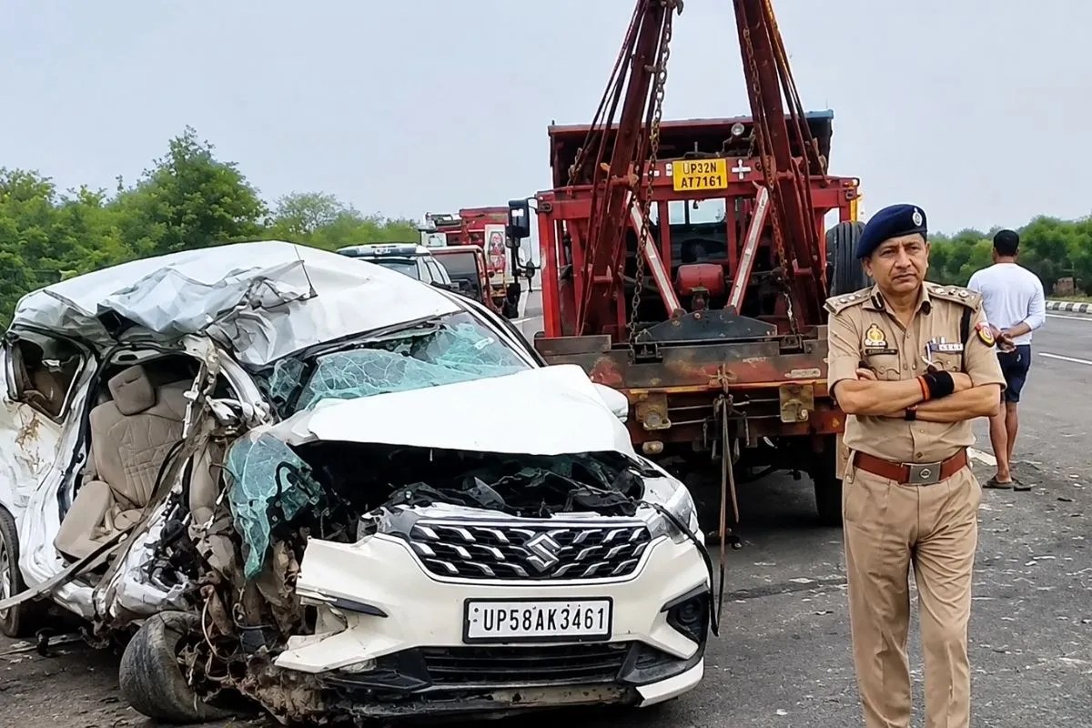 Unnao road accident, sleeper bus crash