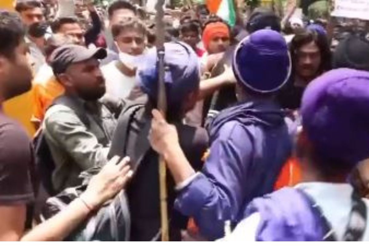 CJP protesters clash with Nihang Sikhs at Jantar Mantar