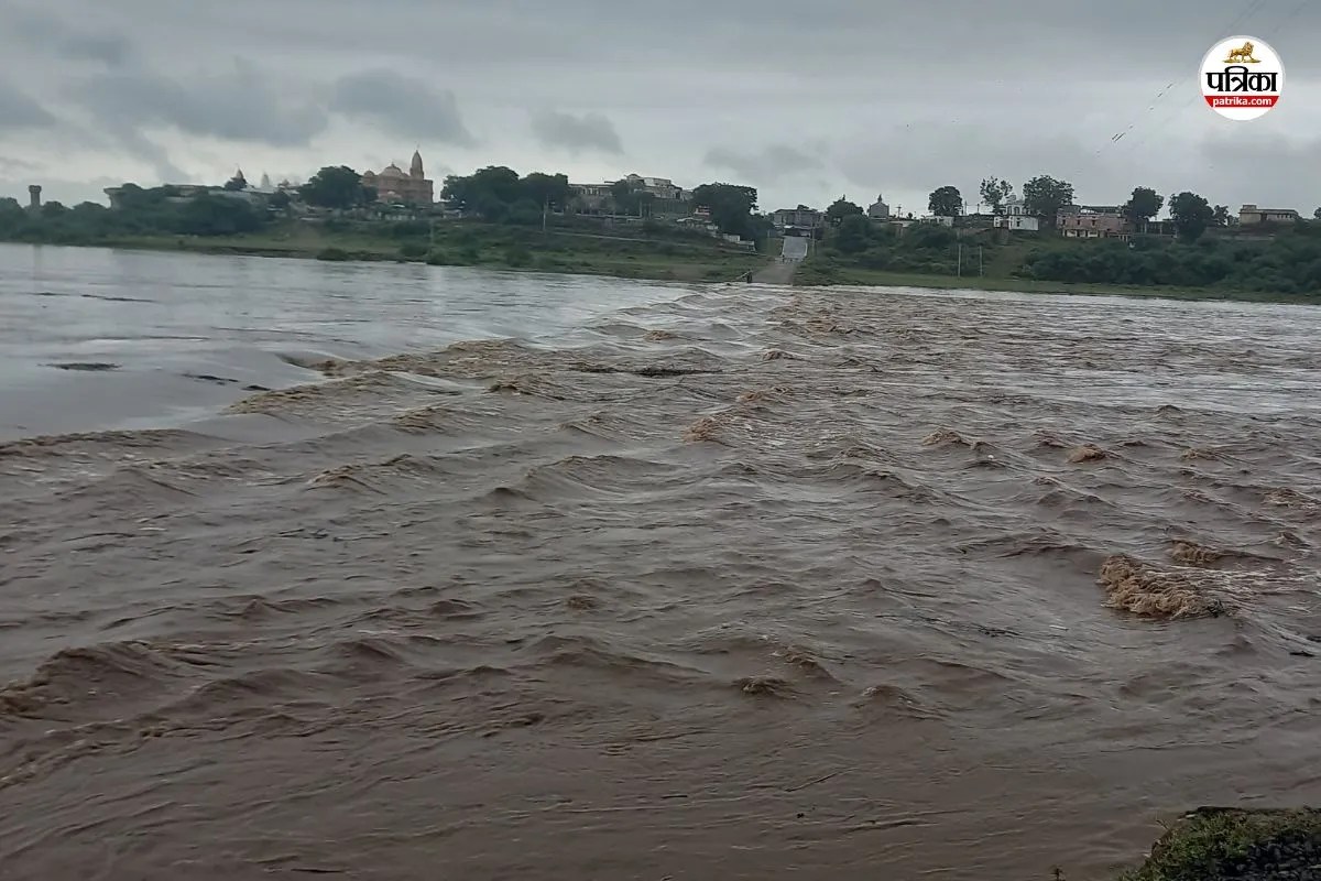 Dungarpur Heavy Rain Beneshwar dham cut off three sides Pilgrims stranded on island