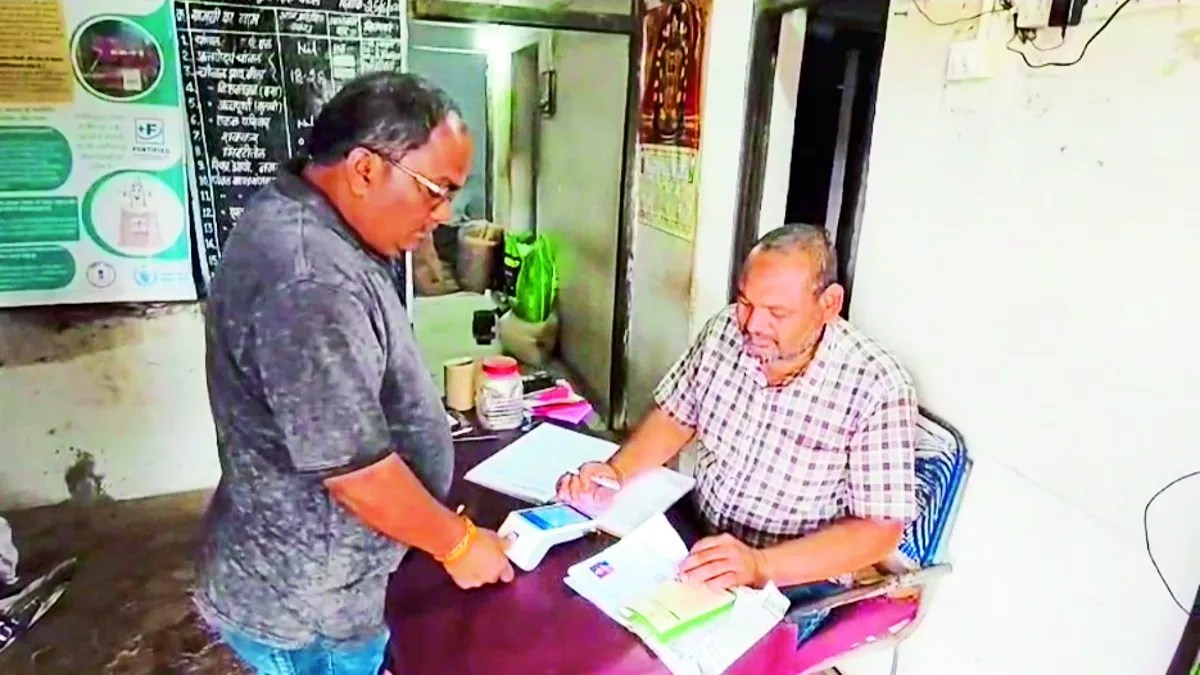 अब ई-केवाईसी नहीं कराने वाले सदस्यों का राशन ब्लॉक हो सकता है। खाद्य संचालनालय ने 20 जुलाई तक ई-केवाईसी नहीं होने का कारण सहित पूरी जानकारी मांगी है। फिलहाल सरकार से नए दिशा निर्देश का इंतजार है।