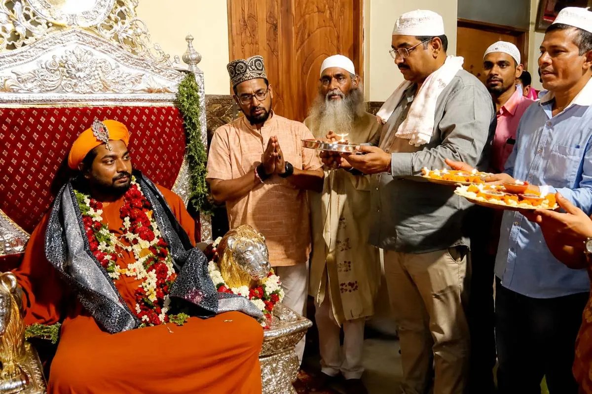 guru purnima 2026 varanasi ganga jamuni tehzeeb muslim devotees guru puja