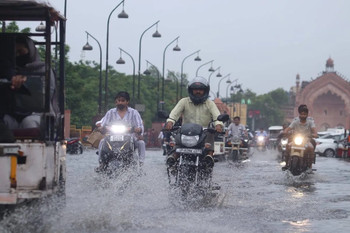 झमाझम बारिश से बदला मौसम, अगले कई दिनों तक मानसून रहेगा मेहरबान (फोटो सोर्स : भाषा संवाद WhatsApp News Group)