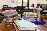Government employee: अधिकारी-कर्मचारी होंगे प्रभावित (Photo Source: AI Image)