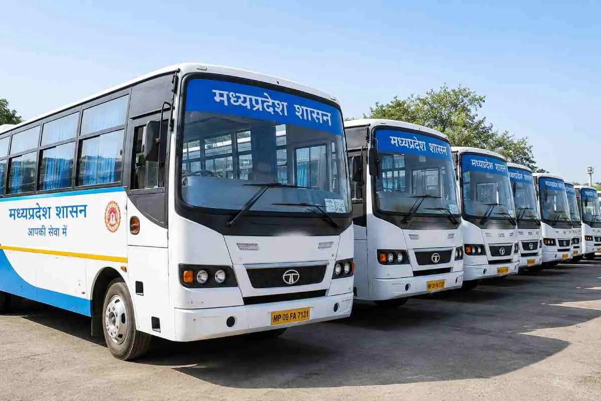 Government buses in mp: कई रूटों पर चलेंगी बसें (Photo Source: AI Image)
