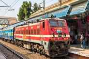 Indian Railways employee: मोबाइल पर पहले से मिलेगा अलर्ट (Photo Source - Patrika)