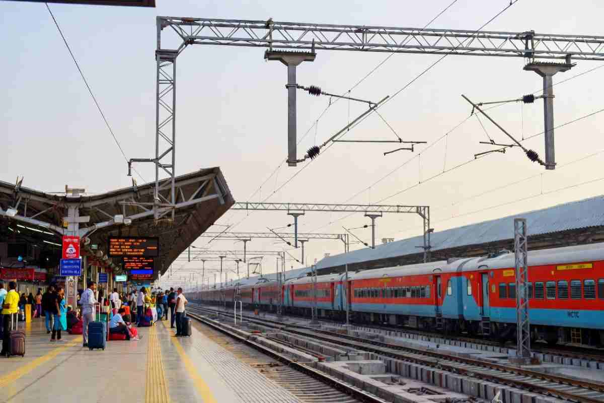 Tatkal ticket system: दलालों पर लगेगा लगाम (Photo Source: AI Image)