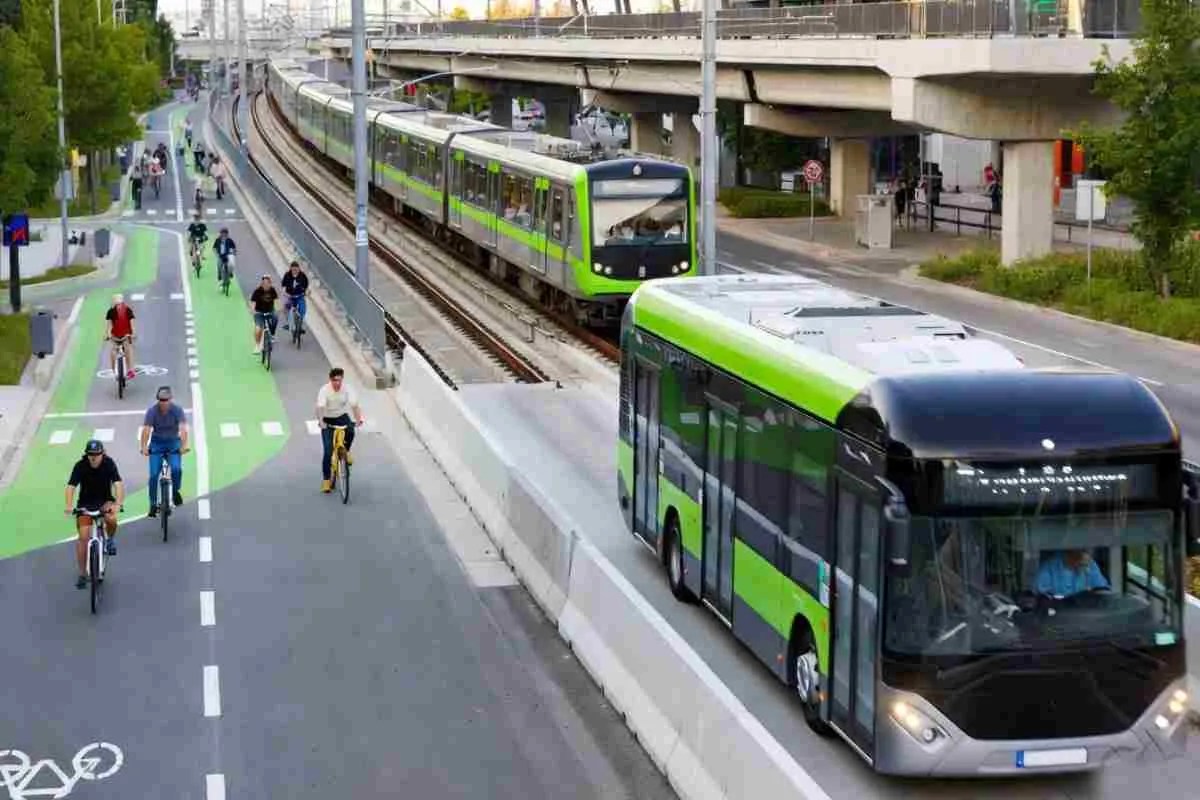 Public transport: मजबूत होगा पब्लिक ट्रांसपोर्ट (Photo Source: AI Image)