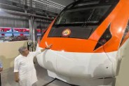 Bhopal Delhi Vande Bharat Express: नए रंग में दिखेगी वंदे भारत एक्सप्रेस (Photo Source - Patrika)
