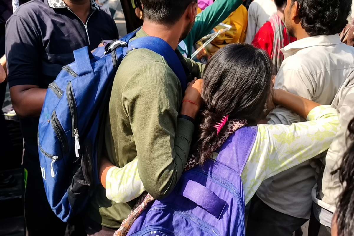 lovers ran away from home: गर्लफ्रेंड अपने ही भाई के सामने डट गई (Photo Source - Patrika)