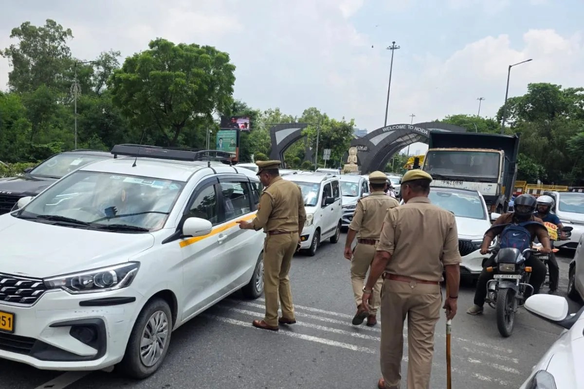Noida Delhi border security