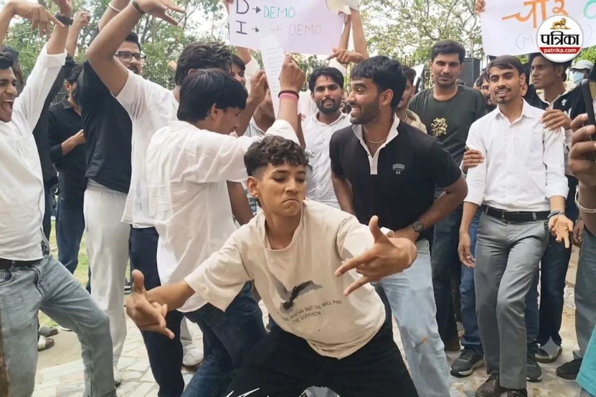 Students reaction on Dharmendra Pradhan Resignation