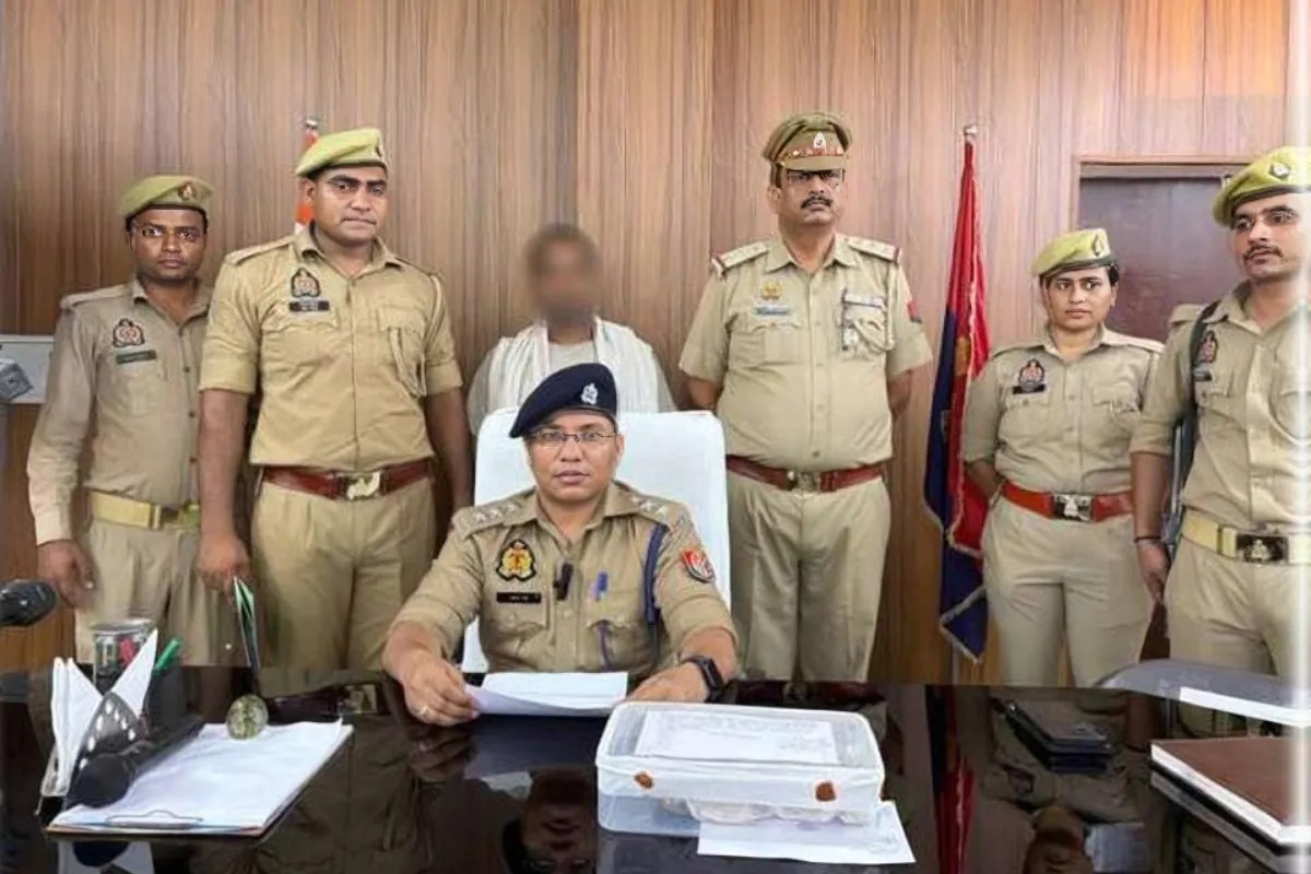 पुलिस की गिरफ्त में आरोपी, फोटो सोर्स- फतेहगढ़ पुलिस