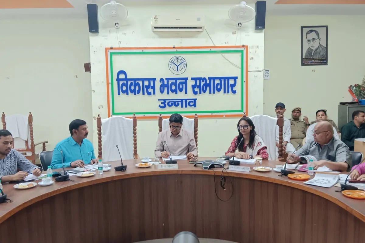 जिलाधिकारी घनश्याम मीणा, फोटो सोर्स- उन्नाव सूचना विभाग