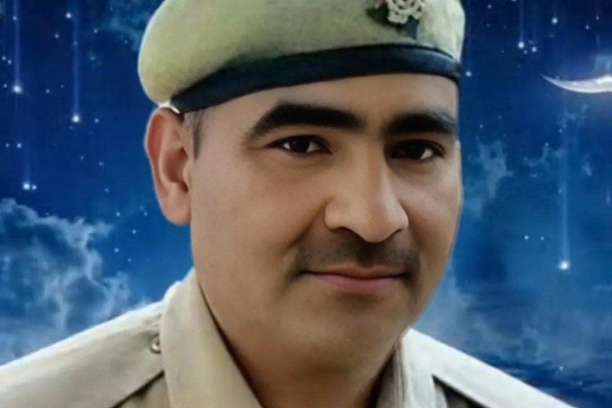 मृतक सिपाही संतोष यादव की फाइल फोटो, फोटो सोर्स- मृतक परिजन